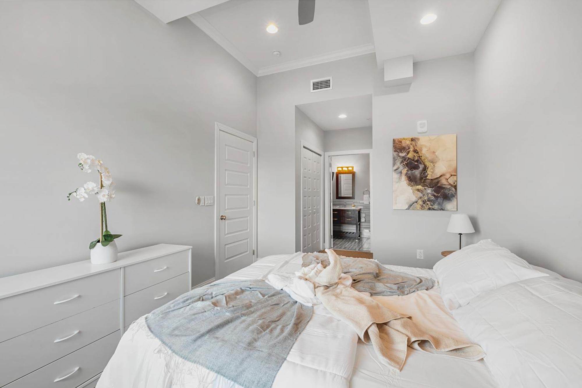 1 Bdrm Luxury Flat *