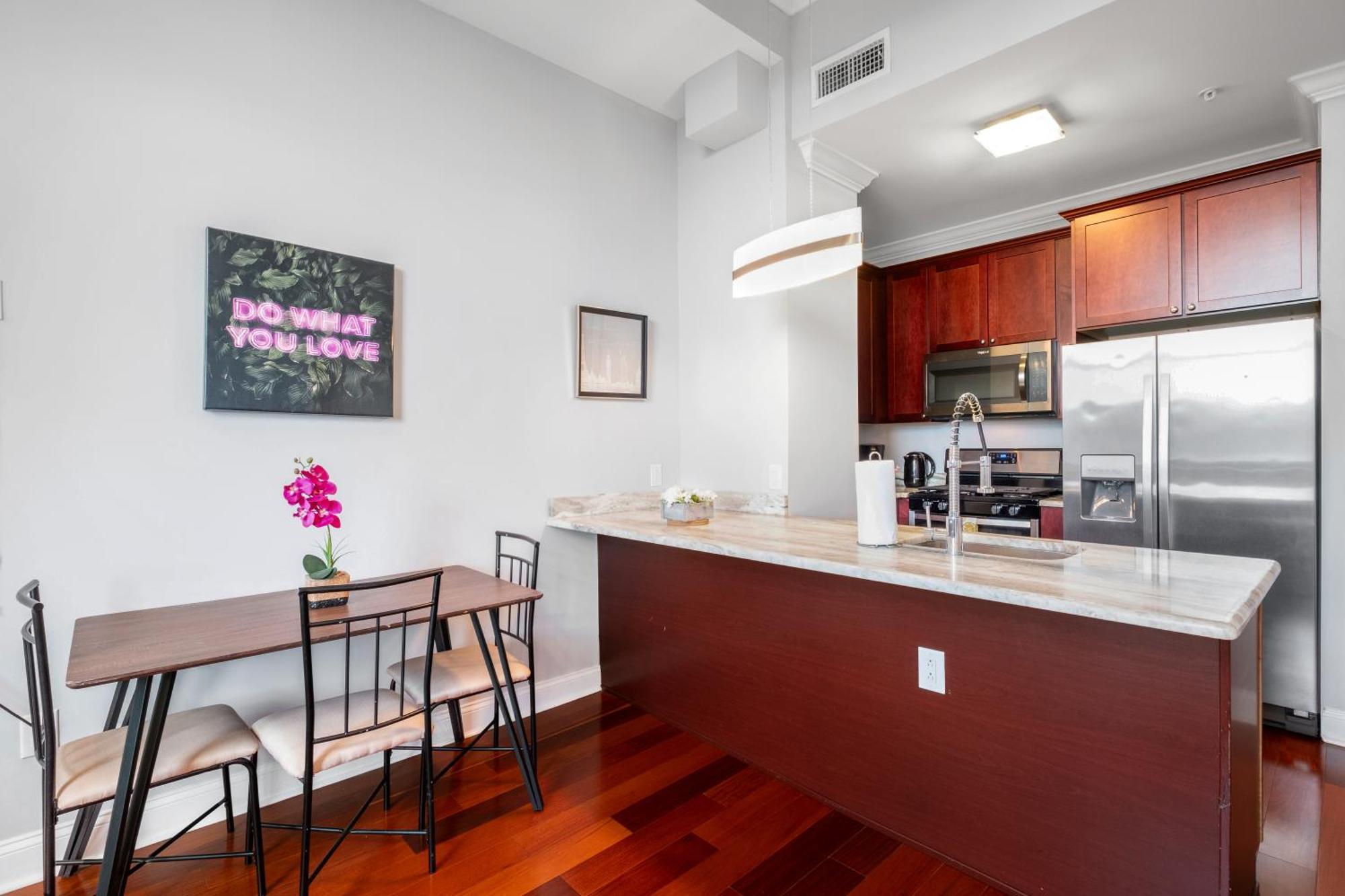1 Bdrm Luxury Flat Apartment