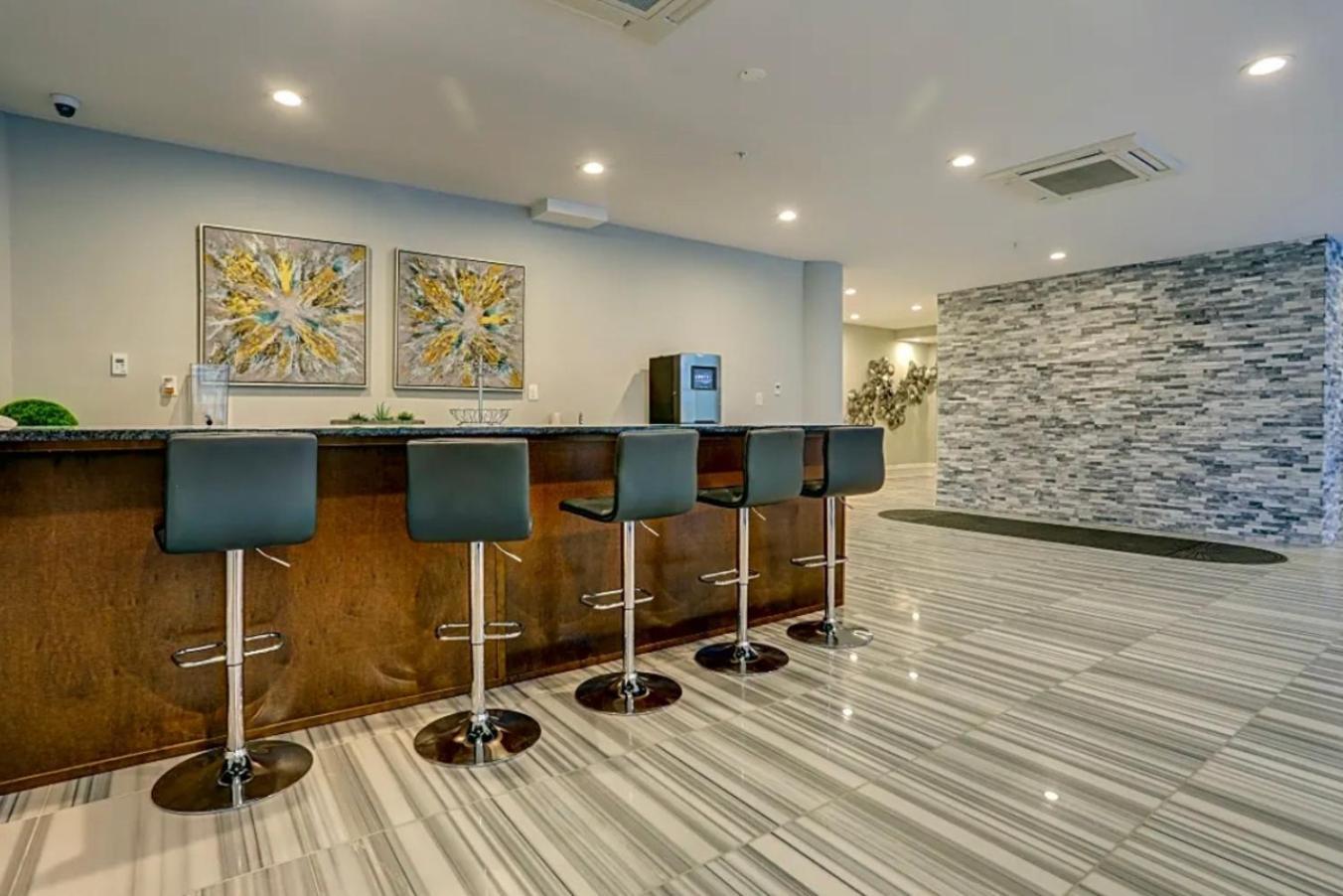 1 Bdrm Luxury Flat Apartment